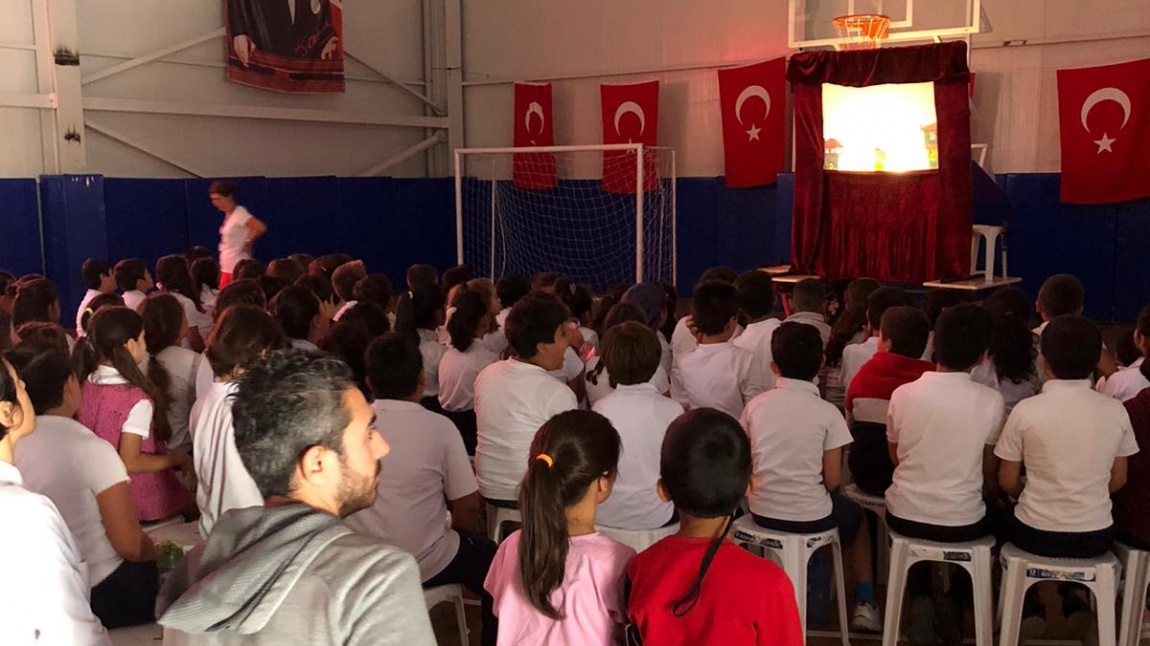 Öğrencilerimiz Geleneksel Türk Gölge Oyunu Hacivat Karagöz İle Tanıştılar.