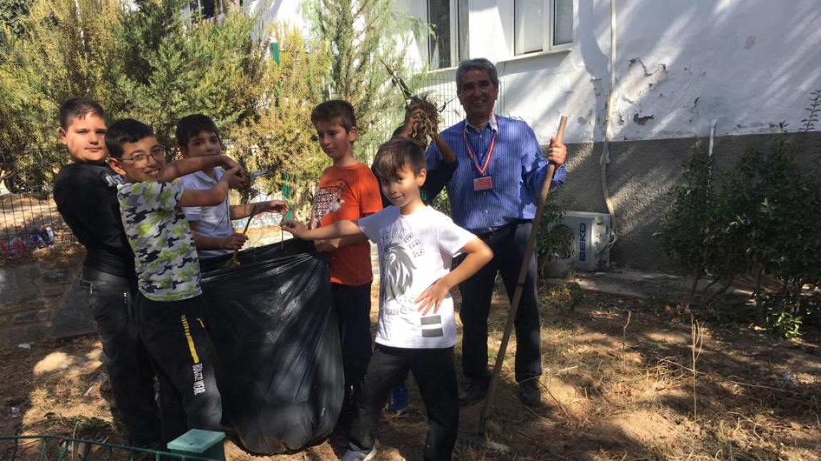 Mavi Yeşil Okullar Projesi Kapsamında Okul Bahçesi Tarım Uygulamamız Başladı.